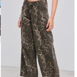 CIDER DENIM MID RISE LEOPARD BARREL-LEG JEANS LARGE